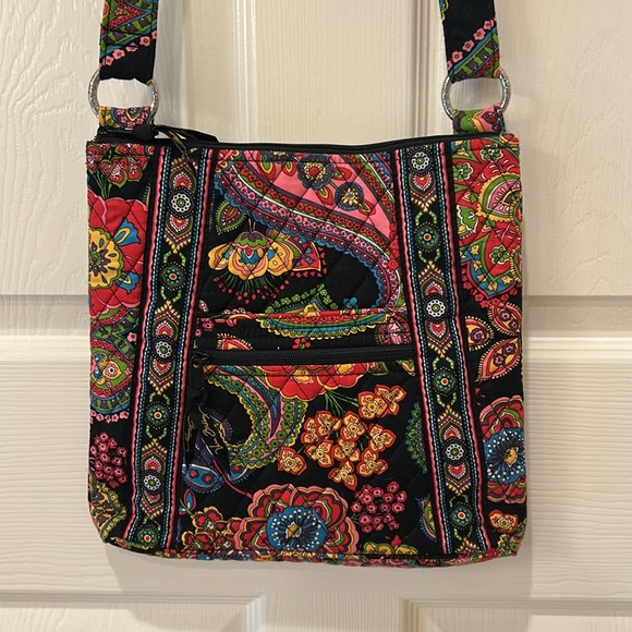 Vera Bradley Crossbody like new. - Picture 3 of 6